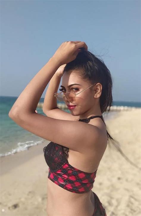 25 Hot Photos Of Simran Khan Sabreena Actress From Ullu App Palang Tod Episode Caretaker