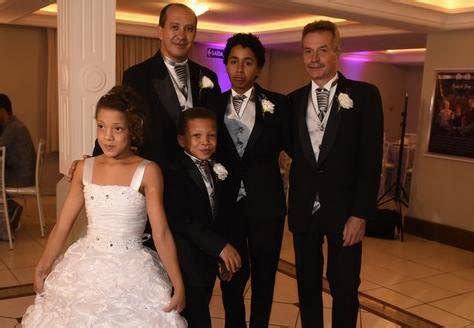 Papo De M E Casal Gay Conta A Trajet Ria Da Ado O Dos Seus Tr S Filhos