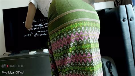 Milf masanın üstüne çıkıp sik beni diyor Hd Porno İzle