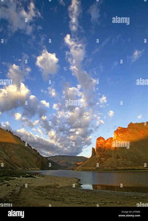 Owyhee Reservoir Oregon Outback River Outside Hi Res Stock Photography