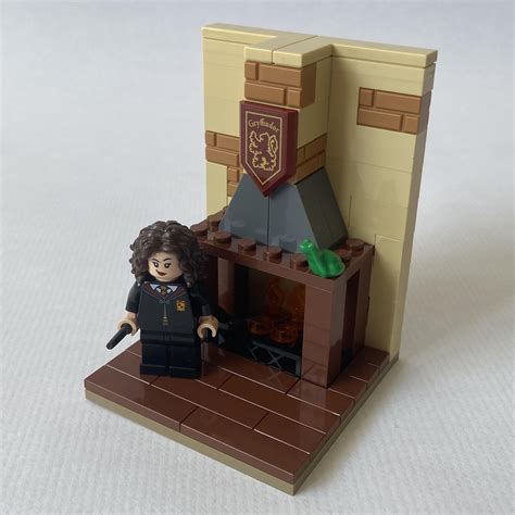 Gryffindor Common Room MOC 🔴 : r/legoharrypotter