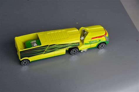 Hot Wheels Lastwagen Mit Auto Gebraucht In Bern F R Chf Nur Abholung Auf Ricardo Kaufen