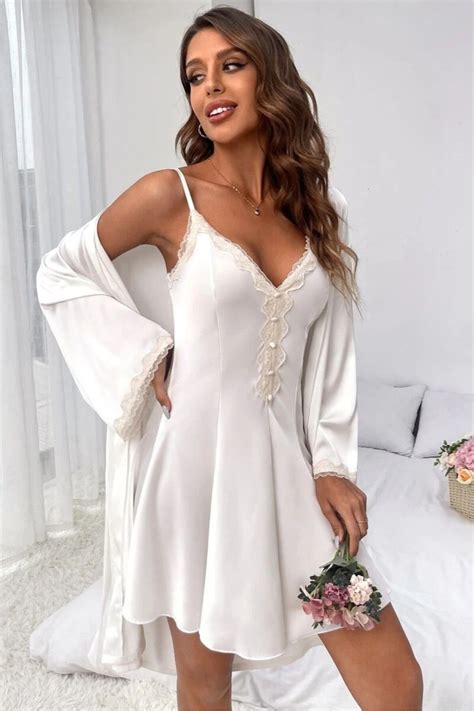 SiaLess Lingerie Beyaz Saten Dantel Detaylı Mini Kuşakı Sabahlık Fiyatı Yorumları Trendyol