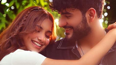 Judaiyaan Abhishek Malhan Jiya Shankar Share A Romantic Hug In First Poster Know Teaser