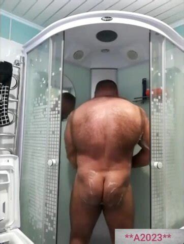 Powerlifter Shower And Naked Flexing ThisVid