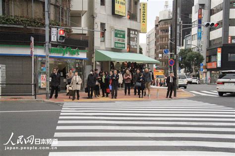 信号を守る「日本式道路横断」、実は効率的 人民網日本語版 人民日報