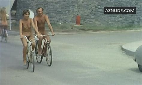 ANNIE FRIEDMAN Nude AZNude