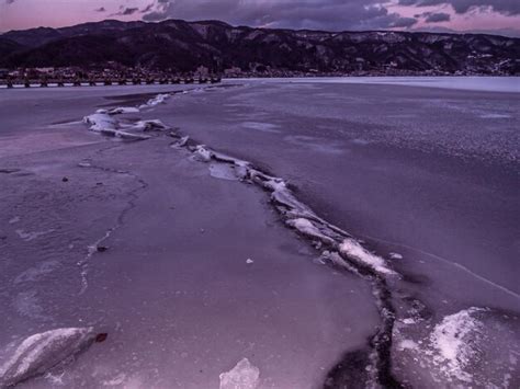 Premium Photo Omiwatari Ice Ridge Formation At Lake Suwa Gods Footsteps