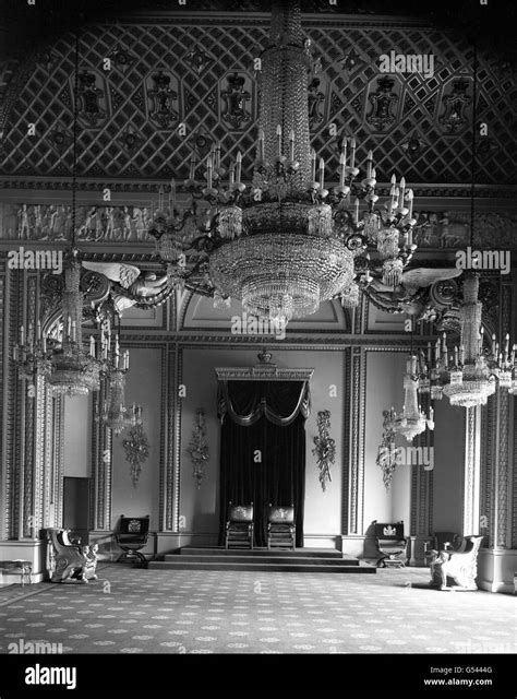 Buckingham Palace Throne Room Hi Res Stock Photography And Images Alamy