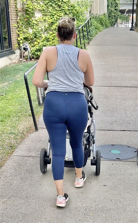 Insane Thick MILF Ass Spandex Leggings Yoga Pants Forum