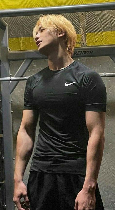 Pin av 폴 𝐀 på 시체 of gay men and couples Drømmemannen Menn Kjendiser