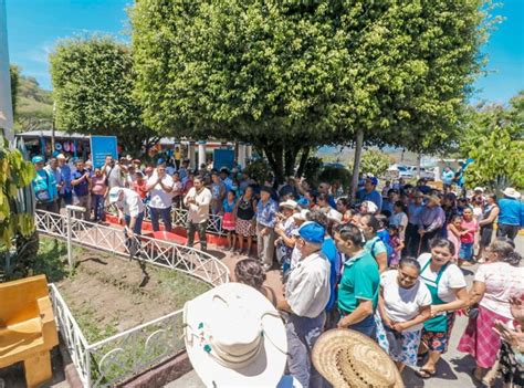 dom trabaja  llevar agua potable  mas de  hogares de cacaopera