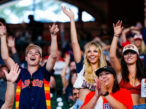 Ken Hoffman urges 'no vibe' crowd at Minute Maid Park to level up for