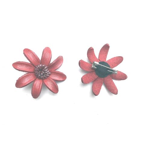 Broche fleur marguerite en cuir coloré BIJOUCOLOR MATY