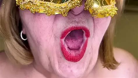 De Mollige Rijpe Bbw Is Geil En Heeft Een Man In Haar Bed Nodig Xhamster