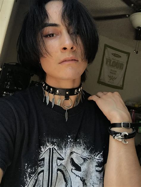 As A Goth My Face Feels Naked Scrolller