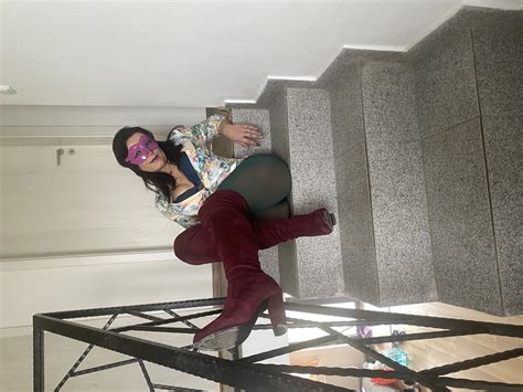 On The Stairs Nude Pics Xhamster