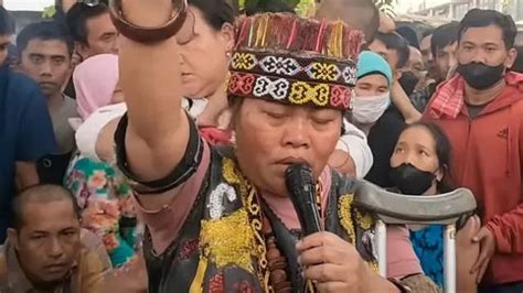 Viral Obati Pasien Pakai Warisan Minyak Urut Kerajaan Bisnis Ida Dayak