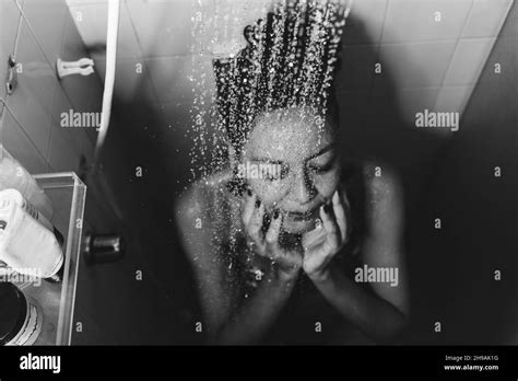Femme En Bikini Rouge Banque D Images Noir Et Blanc Alamy
