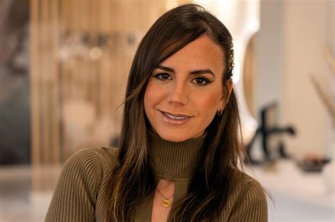 Premium Photo Glad Brunette In Beauty Salon