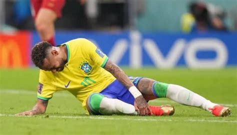 Équipe du Brésil en plus de sa blessure Neymar souffre d un autre