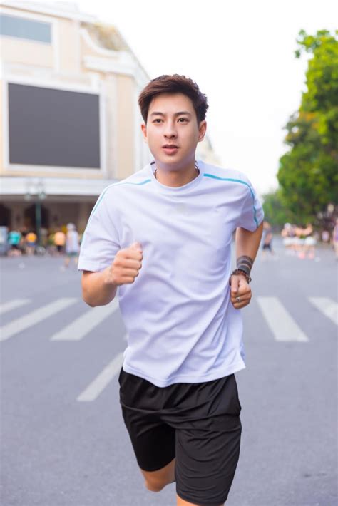 Hot boy cầu lông Phạm Hồng Nam lên xe hoa với bạn gái yêu 5 năm Báo Dân trí