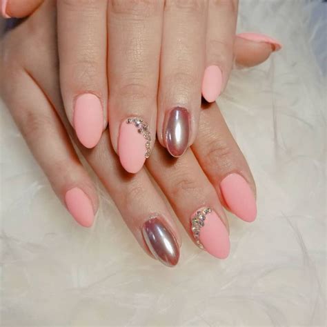 Нежный светло розовый матовый маникюр