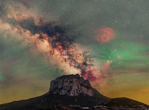 airglow  glowing light    aurora