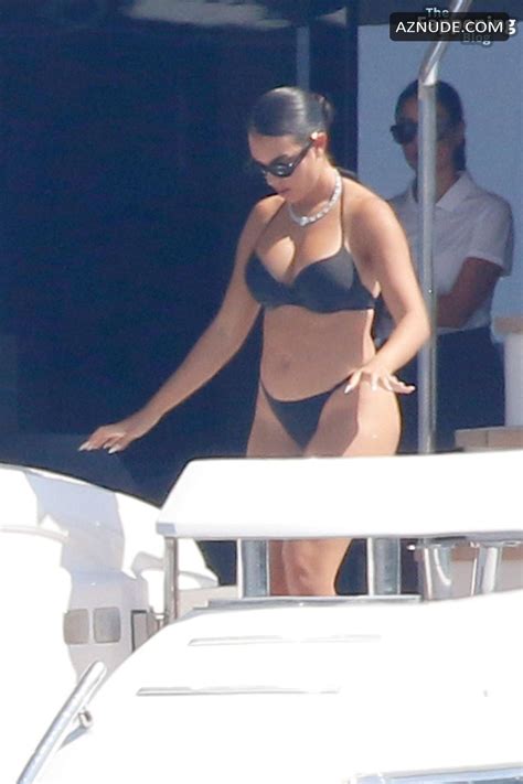 Georgina Rodriguez Sexy Seen With Cristiano Ronaldo Showing Off Her Sizzling Bikini Body On A