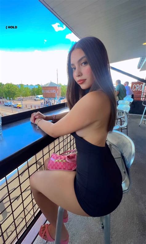 Pin by ᝰ on ³ ⁶ Latina fashion outfits Cute selfie ideas Cute poses for pictures