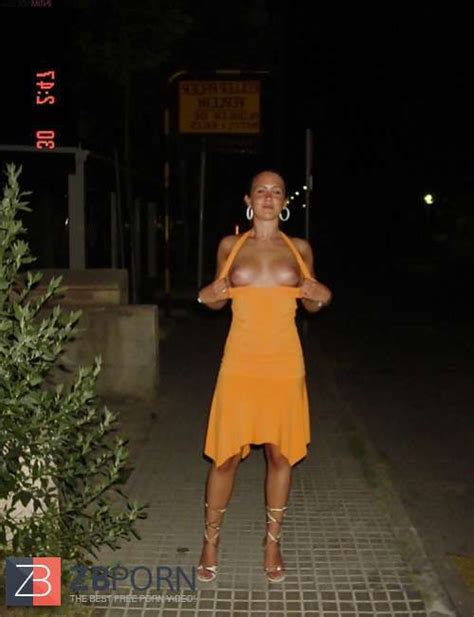 Demonstrating And Upskirt Exhibit Zb Porn