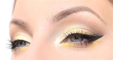 Yellow Makeup Gul Sminkning Med Eyeliner