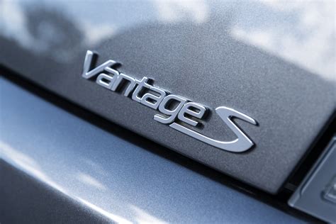 aston martin vantage logo