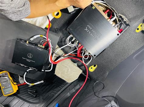 HELIX V EIGHT DSP内蔵アンプでフロント way サブウーハーの WAYマルチ ハイレゾカーオーディオを構築する方法その① ルノー カングーの場合 HOT WIRED