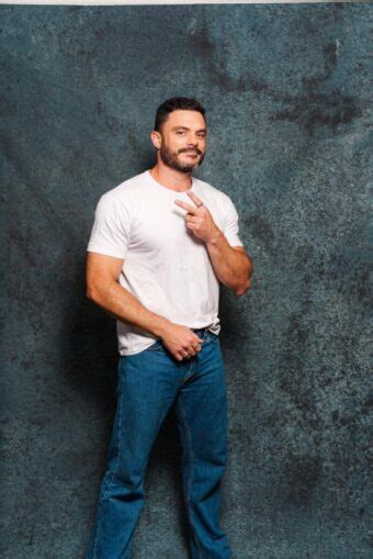 Ator Kiko Pissolato vive um policial gay em nova série no Canal Brasil e streaming Globoplay