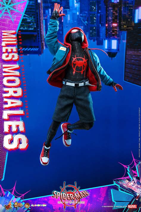 Hot Toys MMS Spider Man Into The Spider Verse Th Scale