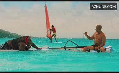 Kristin Davis Bikini Scene In Couples Retreat AZNude