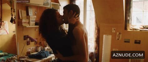 UNE HISTOIRE D AMOUR ET DE DESIR NUDE SCENES AZNude