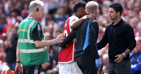 Zware blessure Jurriën Timber komt keihard aan bij Arsenal Voetbal