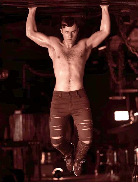 WE LOVE HOT GUYS Nolan Gould Goes Shirtless