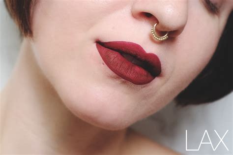 Tưởng già và khó đánh nhưng đây lại là màu son hot hit được các cô nàng sành điệu cuồng nhất