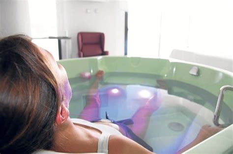 Почему рожают в ванной - фото