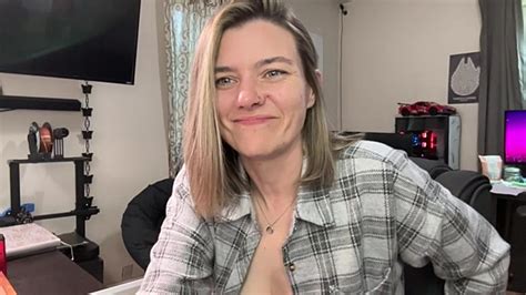 Ladylena Fully Naked Stripping On Cam For Online Sex Video Show