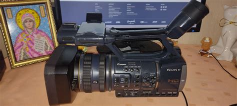Видеокамера SONY HDR-AX2000