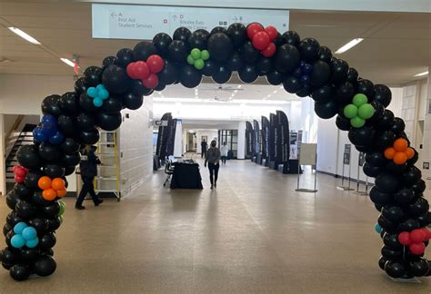 Mississauga Balloon Garland Makes For A Showstopping Backdrop Toronto