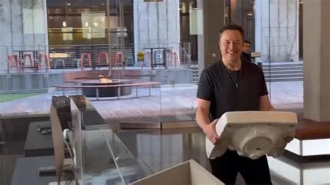 Elon Musk Walks Into Twitter Headquarter With A Sink Let That Sink In Techtusa