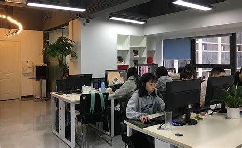 Carter Lisa Women Crystal Bikini Chest Bracket Jewelry Sexy Rhinestone Chest Chain Necklace