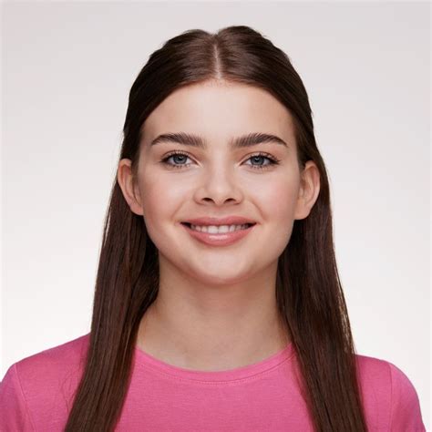 Essence Hydrating Nude кремообразно хидратиращо червило notino bg