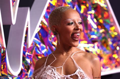 Doja Cat Nearly Naked At Mtv Vmas Rema And Selena Gomez Win First Afrobeats Award