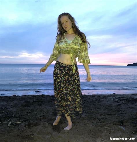 Lucie Middleton Lucie Roams Cutefeetroaming Lucie Roams Nude Onlyfans Leaks Fappening